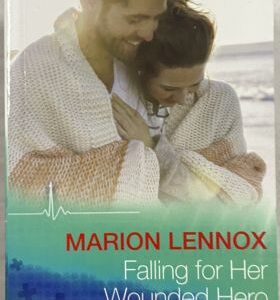 Mills and Boon Harlequin Medical Falling For Her Wounded Hero
